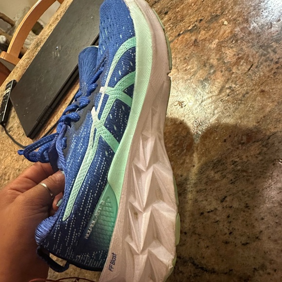 Asics Novablast 2 Women Size 6 Blue 1012B049 Running Shoes Sneakers - Picture 11 of 16